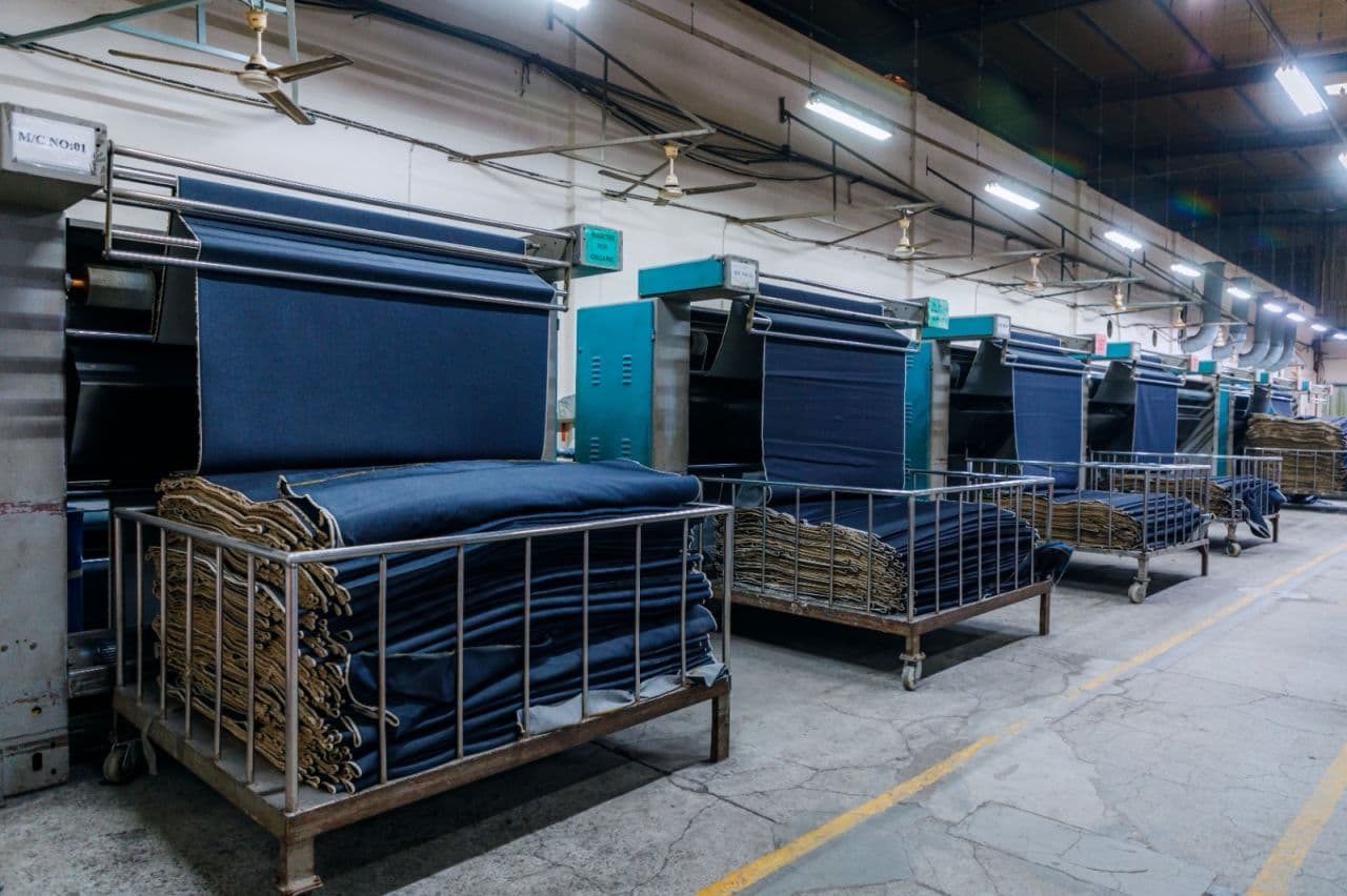 Argon Denims rope-dye range: steam venting between indigo dye boxes mid-cycle.
